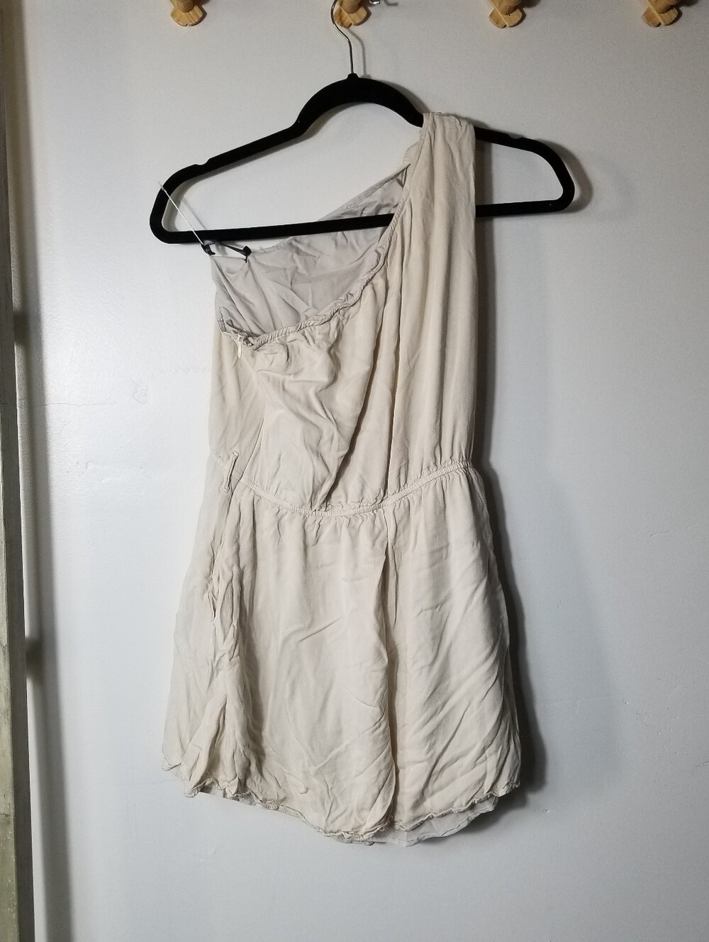 ZESICA WOMEN'S ONE SHOULDER CREAM ROMPER SIZE SMALL